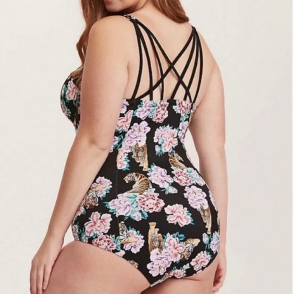 Torrid Black Tiger Floral Strappy Lattice Back Underwire Swimsuit 3X 22 24 - Picture 5 of 15